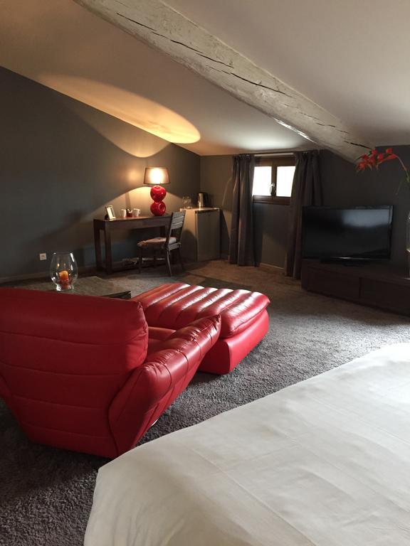 Au Lavoir Colombiers  Room photo